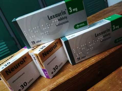 {zq}& prodává,me všechny druhy léků 4